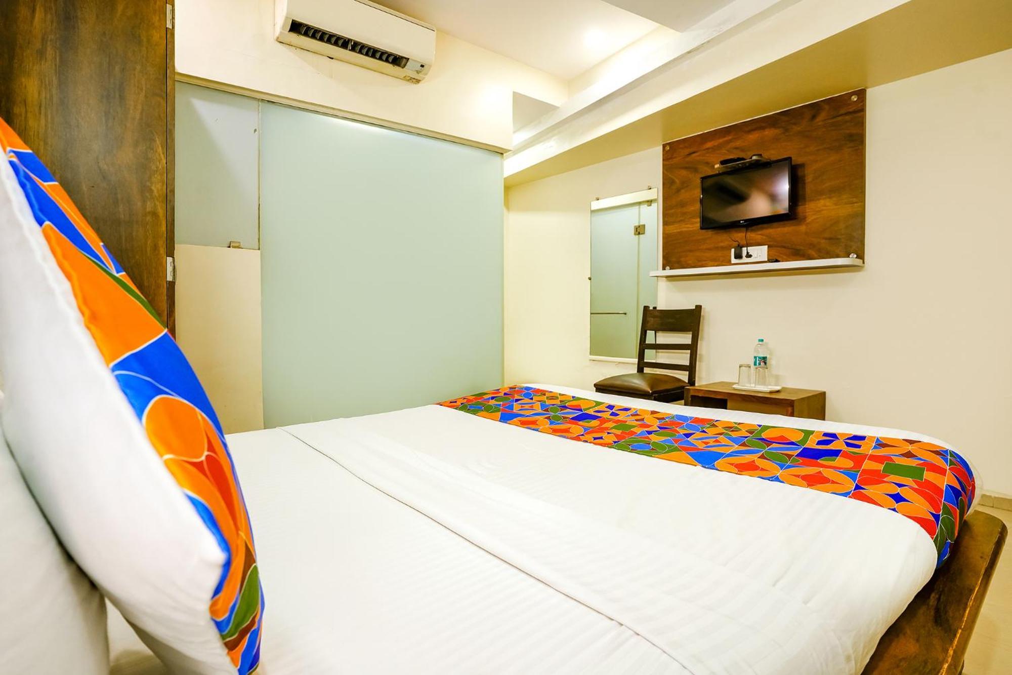 Hotel Naivedhya By Kwality Inn ターネー エクステリア 写真