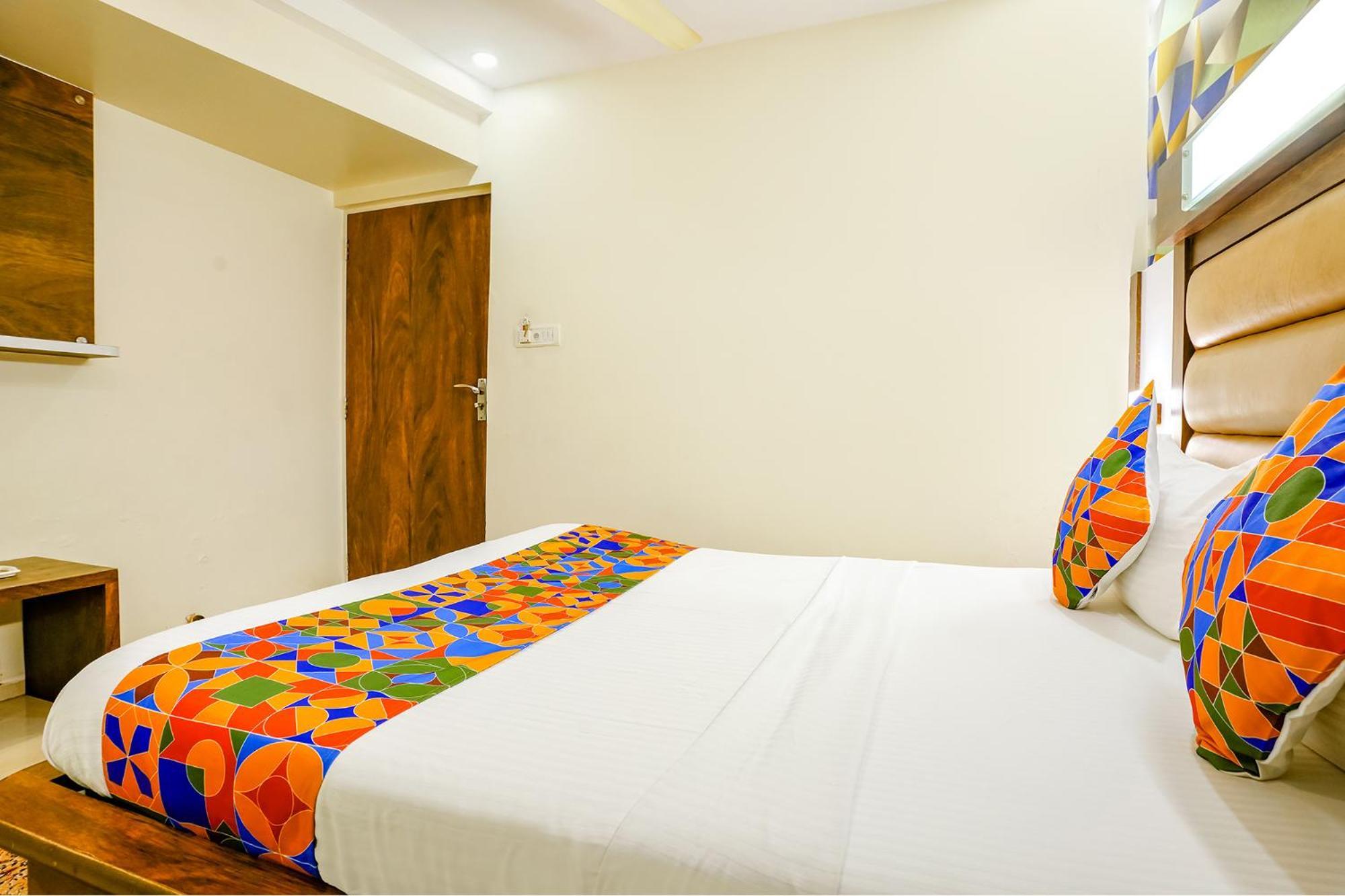 Hotel Naivedhya By Kwality Inn ターネー エクステリア 写真