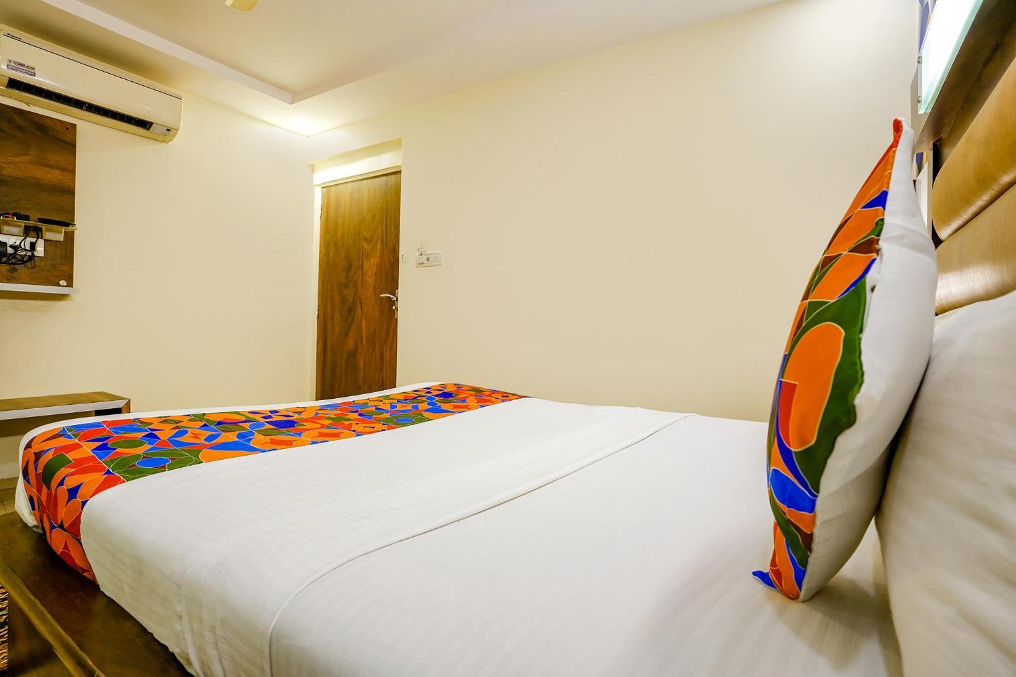 Hotel Naivedhya By Kwality Inn ターネー エクステリア 写真