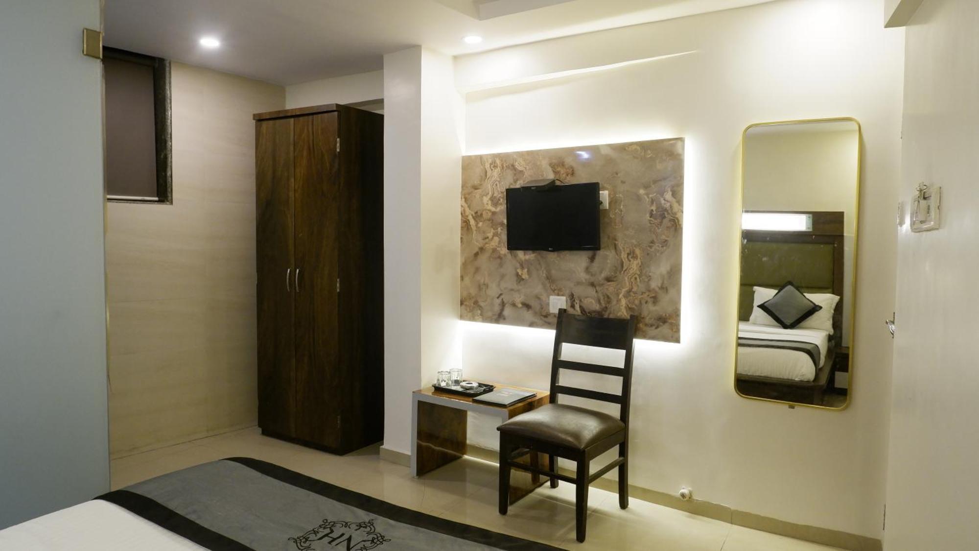 Hotel Naivedhya By Kwality Inn ターネー エクステリア 写真